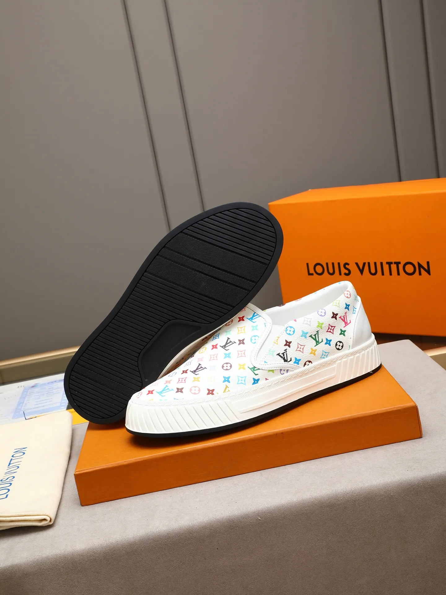 Mainly recommended model 👍👍👍P400 LOUIS VUITTON [Luden Yiwei] - LV upper imported first-layer cowhide combined with LV classic materials 🇩🇪 imported leather lining ➕ non-slip and wear-resistant outsole. Every man's identity is reflected in his elegant and stable upper shoes🚶🏻🚶🏻📯 No matter the wind or rain, the shoe last remains unchanged and can stand the test of time🔍️. ——Code number: 38-44 (45 can be customized)